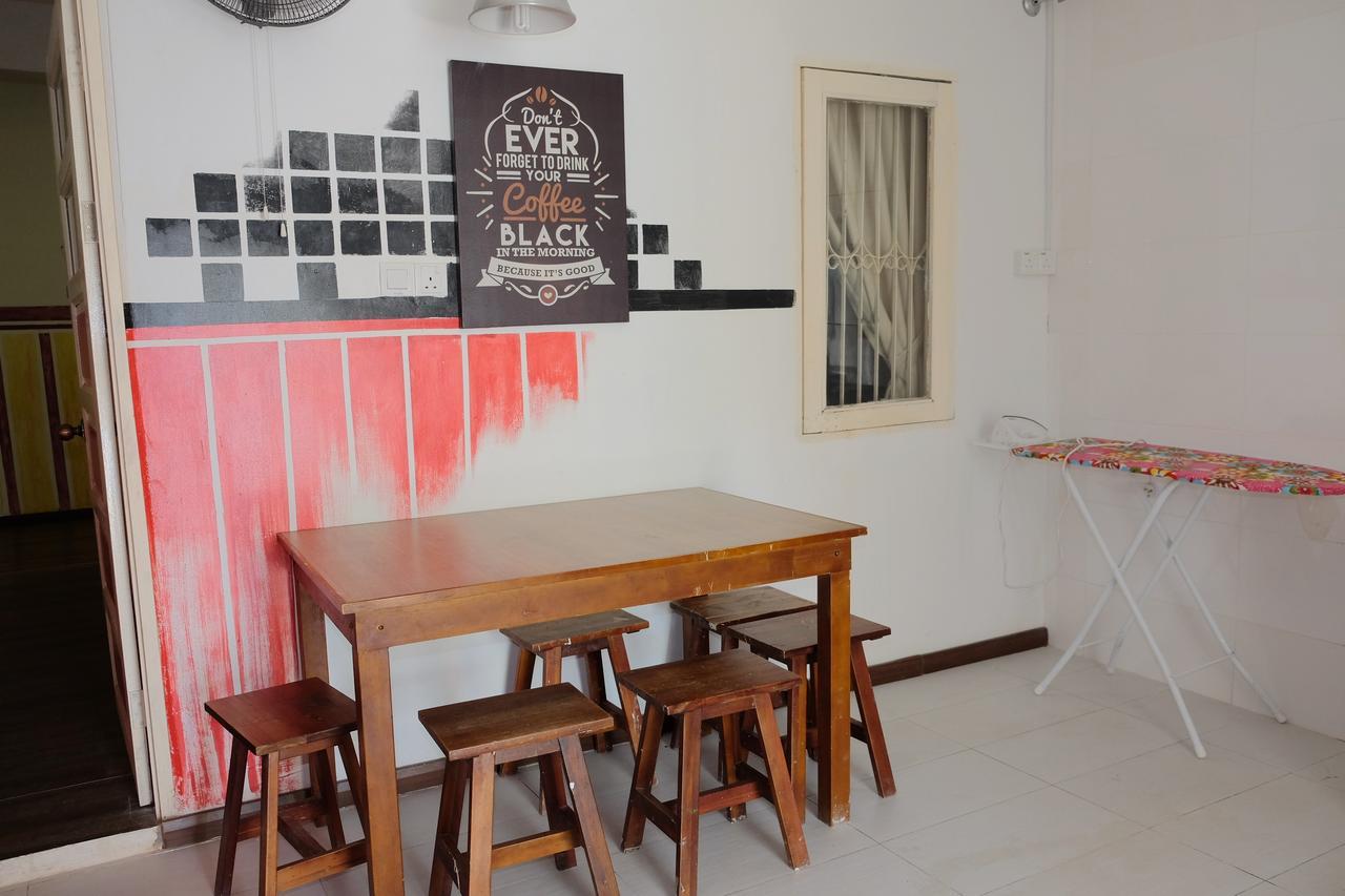 Natol Homestay - London Kuching Extérieur photo